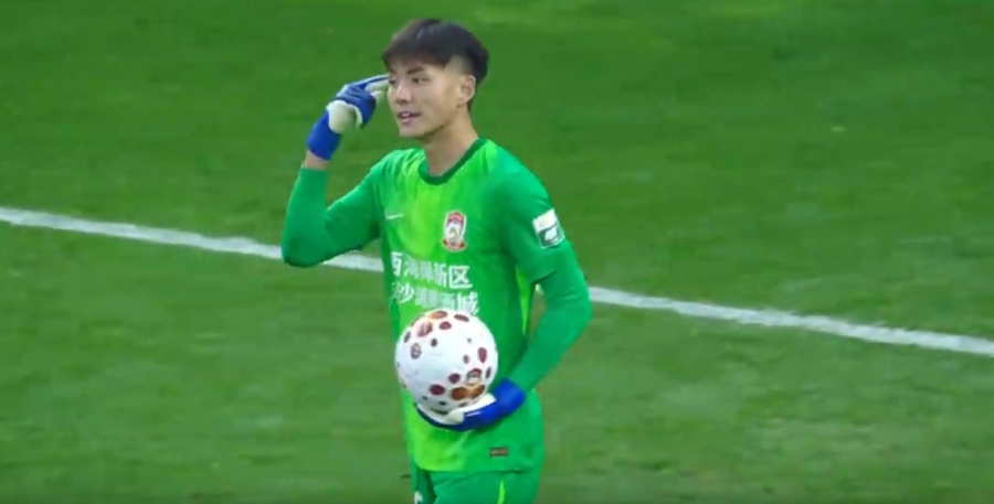 爱游戏娱乐-中超争议判罚！莱昂纳多进球被吹，李昊罕见暴怒，挤地铁战术失败